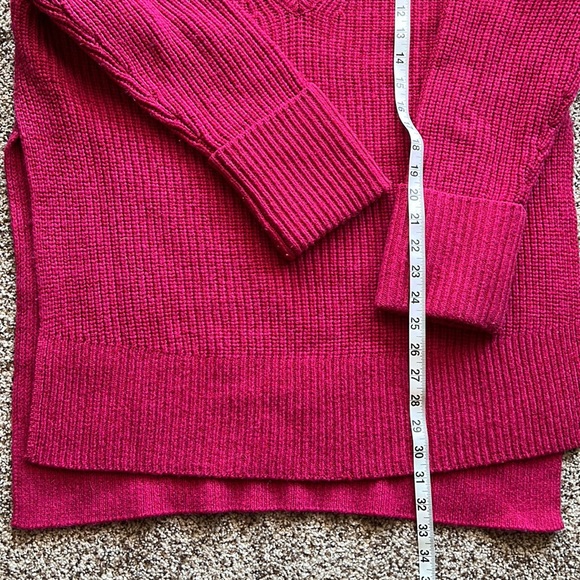 Athleta Shasta V Neck Sweater Hi Low 632081 SMALL FUSCHIA - VERY OVERSIZED - Picture 7 of 7